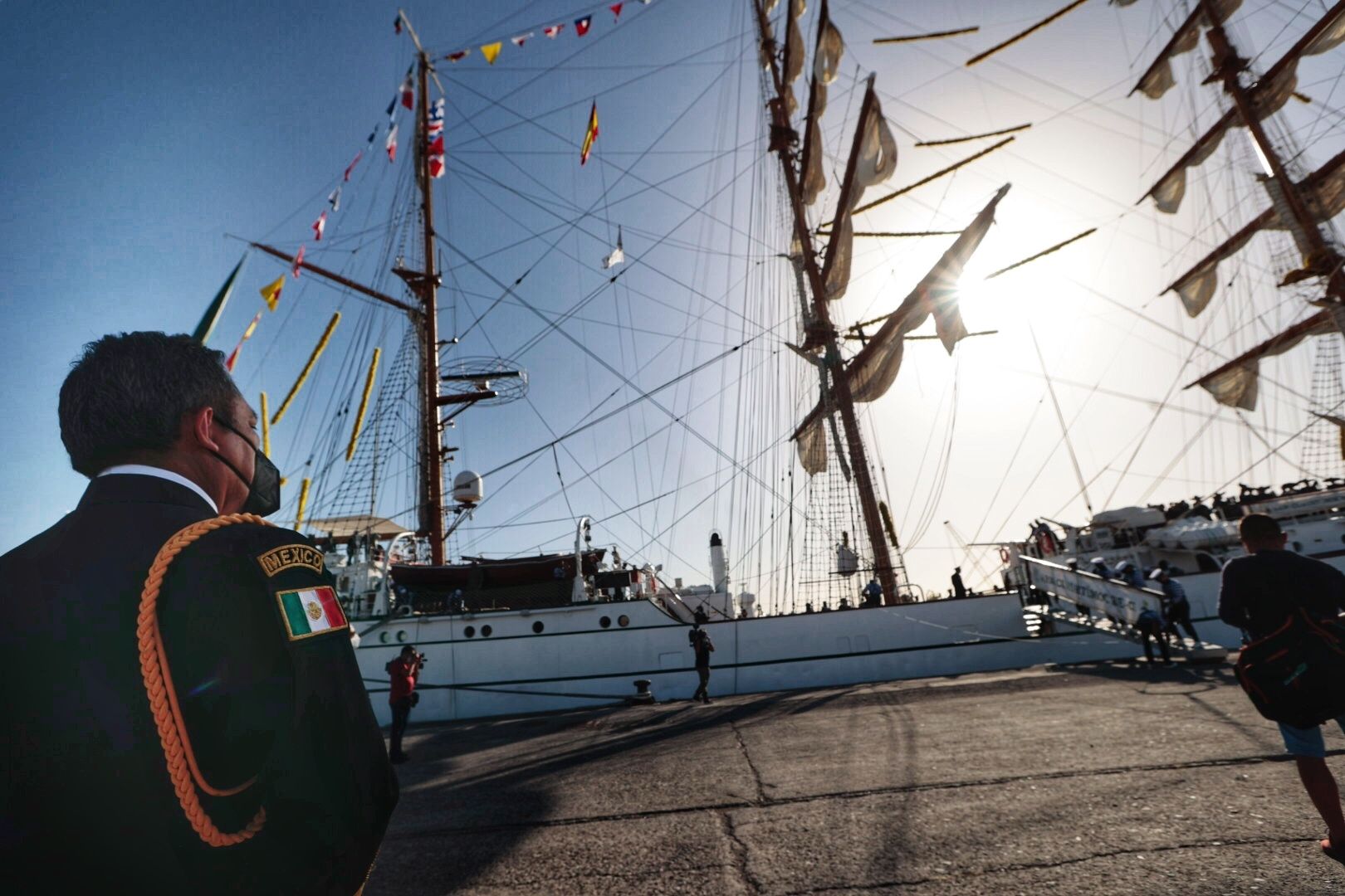 Llegada al Puerto de Santa Cruz del buque escuela mejicano Cuauhtémoc