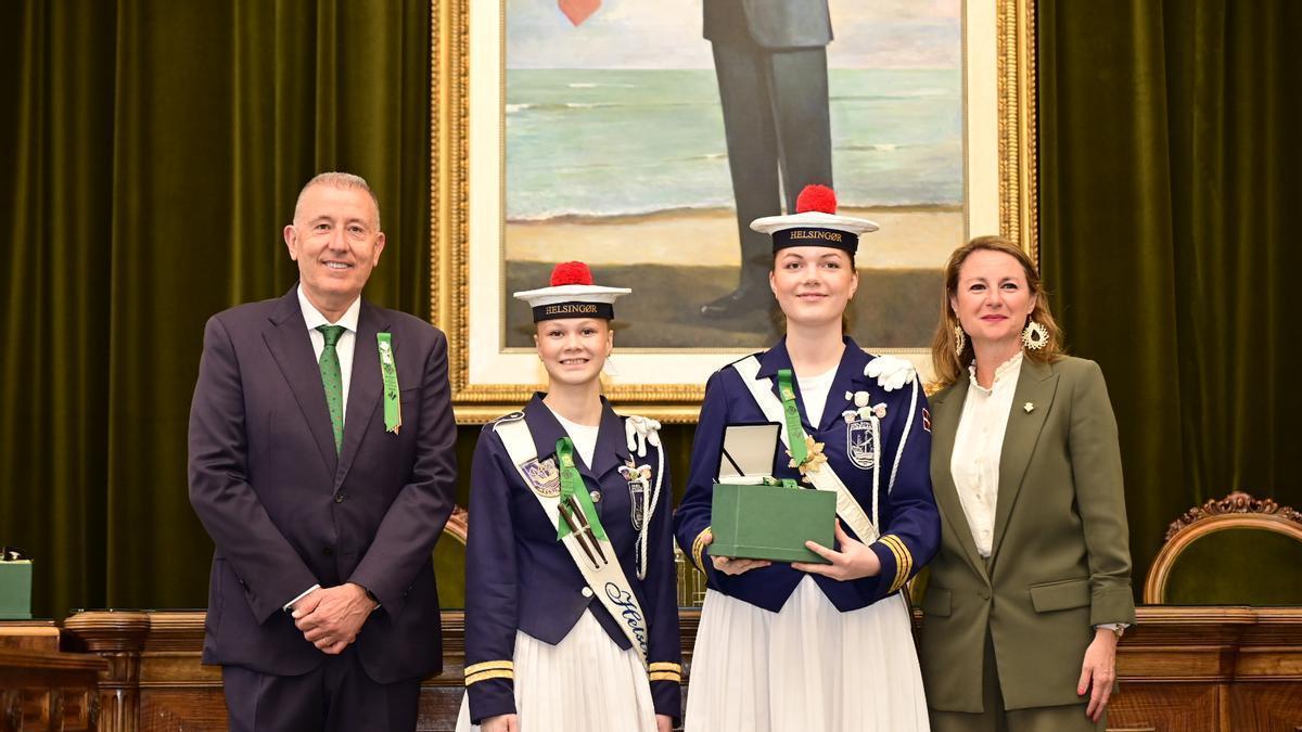 Galería de fotos: Recepción de bandas en el Ayuntamiento de Castelló