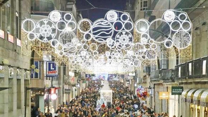 La calle Príncipe, con la iluminación navideña. // Marta G. Brea