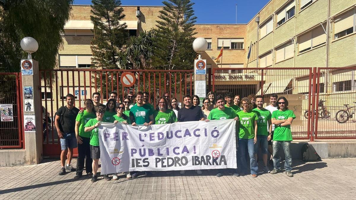 Cuarta semana de huelga: 4.000 profesores toman las calles del centro de Alicante
