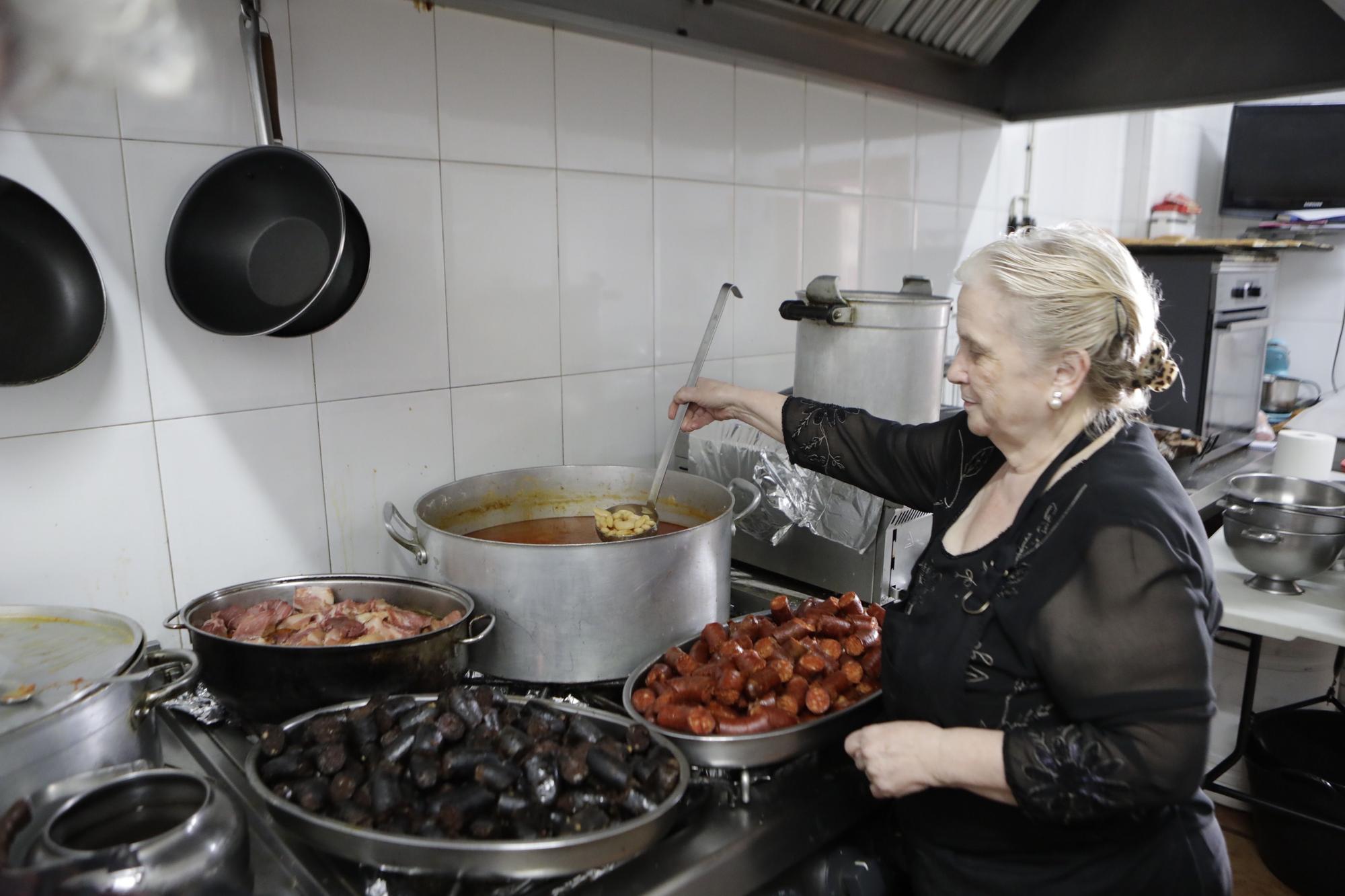 EN IMÁGENES: La localidad allerana de Moreda celebra San Martín, la fiesta de los Humanitarios