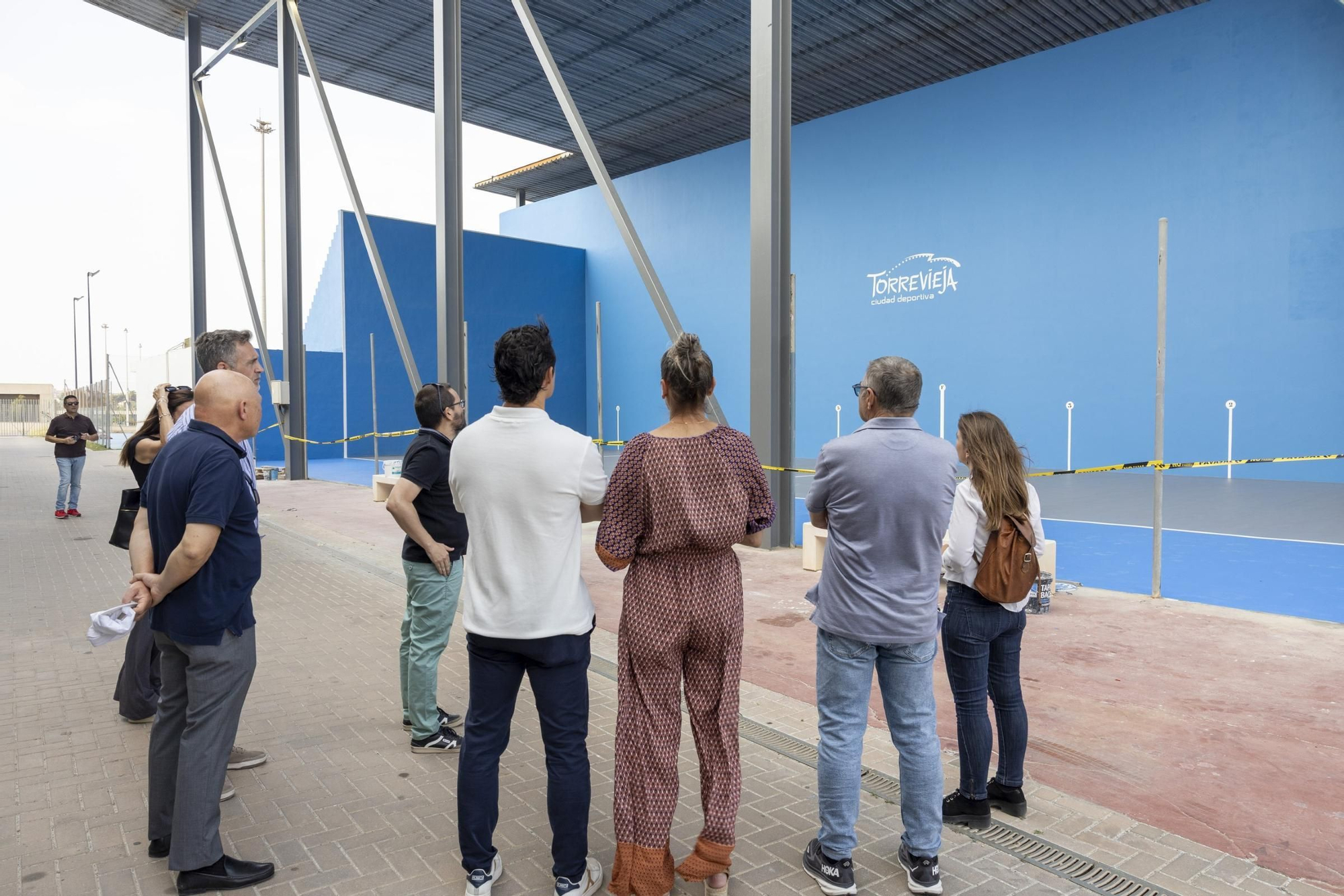 Visita a la rehabilitación de la zona de raquetas de la Ciudad Deportiva de Torrevieja