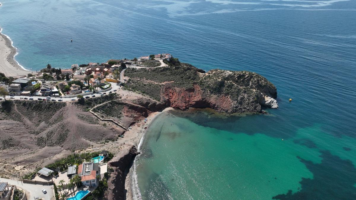 Vista aérea de una de las calas de Bolnuevo (Mazarrón).