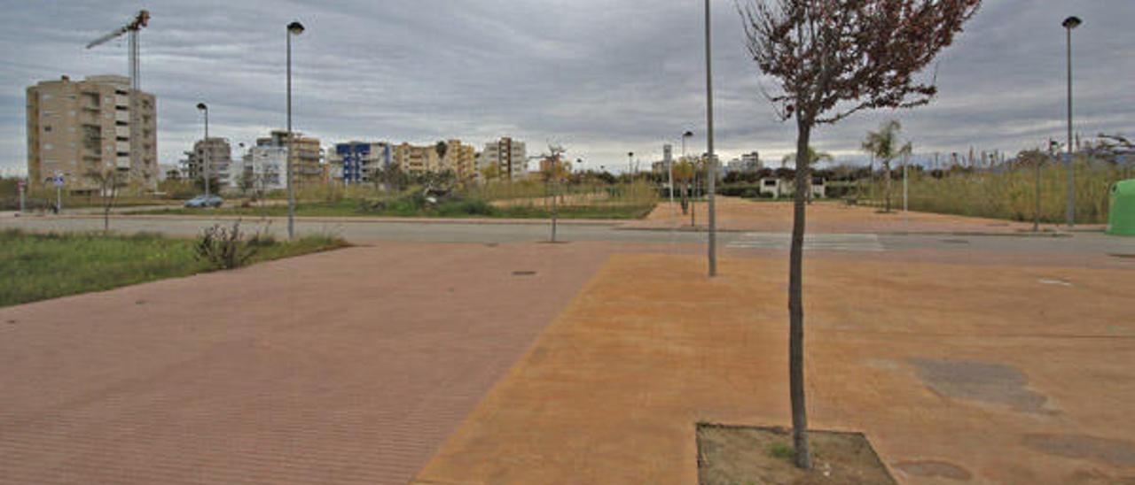 El concejal de Urbanismo detecta que faltan 7.900 metros cuadrados de zona verde en una urbanización de Piles