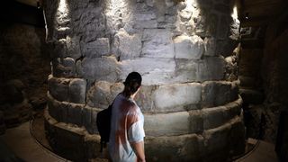 El torreón romano hallado en un sótano del Coso se podrá visitar en unas semanas