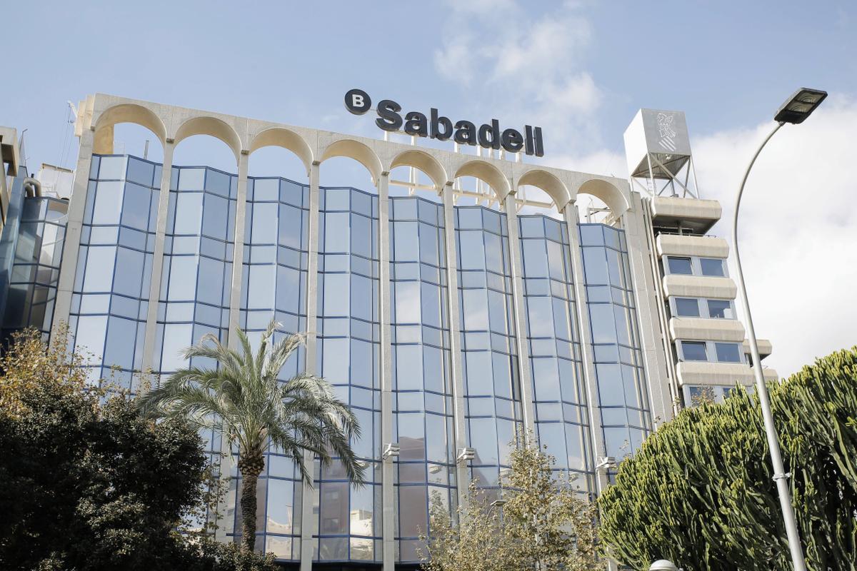 La sede del Banco Sabadell en Alicante.