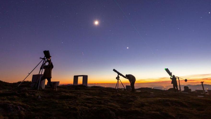 Roteiro guiado e observación astronómica no Castelo do Faro