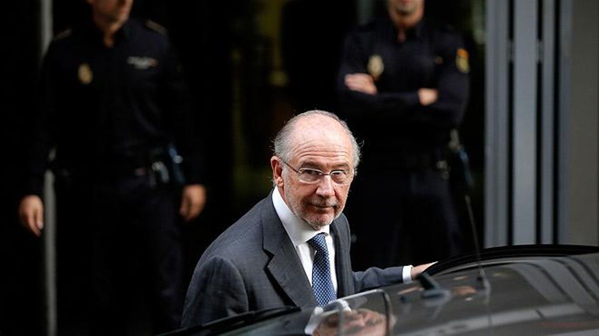 Rodrigo Rato recorre l’acte que proposa jutjar-lo per les ’targetes black’. L’exvicepresident del Govern amb Aznar al·lega que ha tornat l’efectiu que va disposar amb la seva targeta opaca de Caja Madrid.