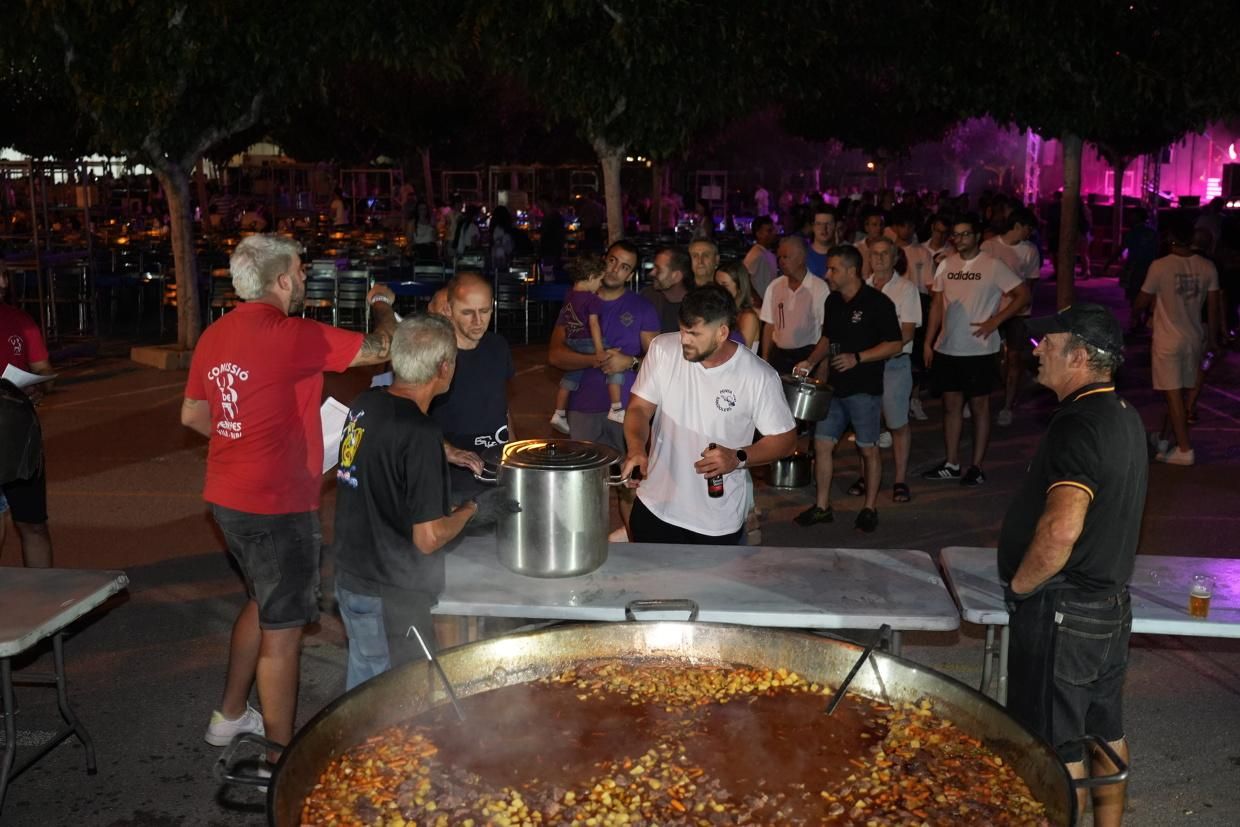 Galería: Les imatges del sopar de tombet de les penyes en les festes de Vila-real