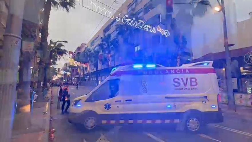 El desfile de Moros y Cristianos de San Vicente interrumpido por un pequeño incendio en una vivienda