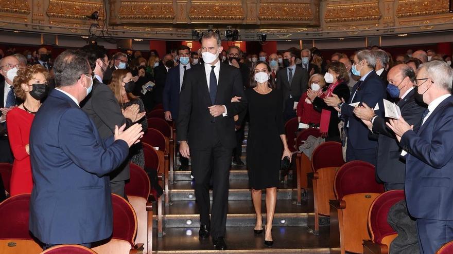 Los Reyes, a su llegada al Teatro Real.