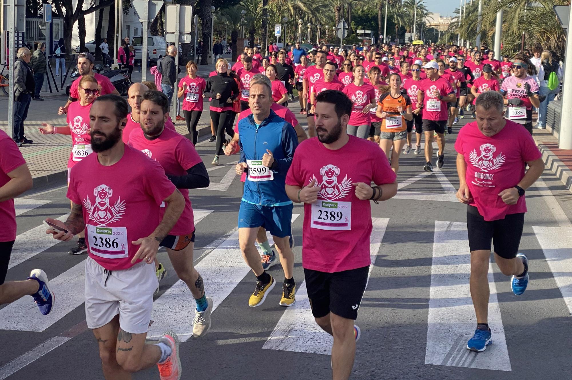 Más de 8.000 solidarios con el cáncer de mama en Elche