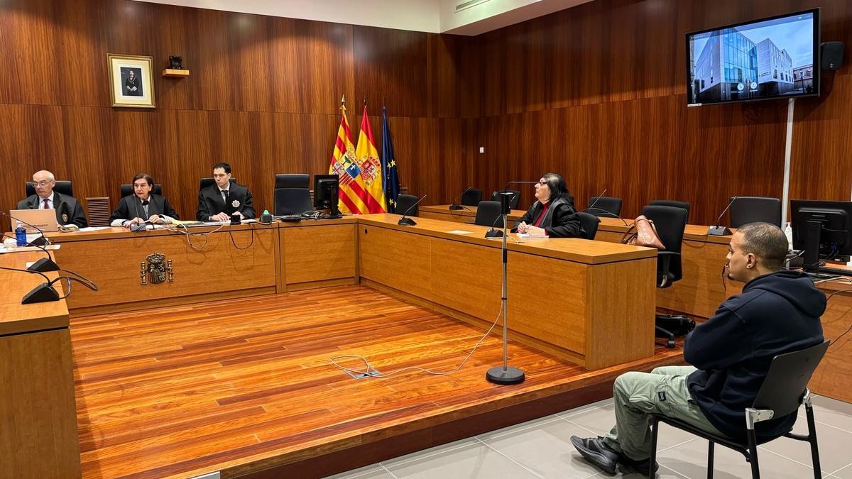 S. M., ayer, en el banquillo de los acusados de la Audiencia Provincial de Zaragoza.