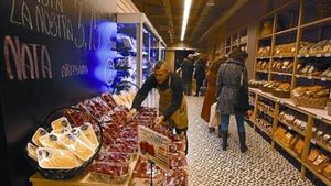 Fruites i productes de proximitat a la Casa Ametller de Comte Borrell, 71.