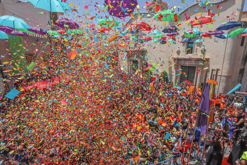 Los catralenses y muchos vecinos de la Vega Baja estallan en alegría y fiesta para iniciar las celebraciones de San Juan con el chupinazo