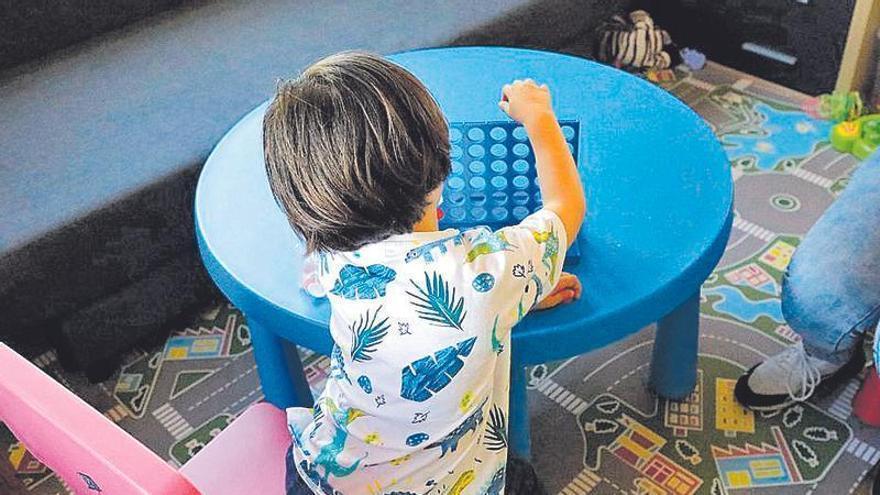 La Comunidad Valenciana le podrá un profesor de apoyo al niño con discapacidad, pero solo la mitad de horas que ordena la jueza