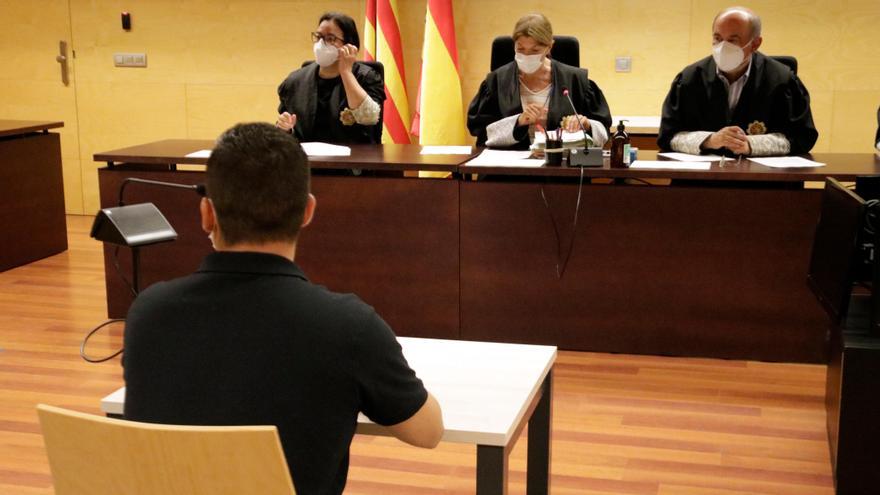 D&#039;esquenes, el pare acusat d&#039;abusar de la filla de 13 anys mentre dormia a Blanes