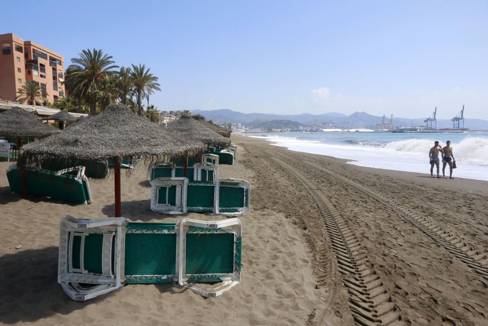 Cada vez queda menos para que Málaga entre en la fase 2 de la desescalada. Con ella, llegará la apertura de las playas y los comercios playeros y los chiringuitos de la capital ya se preparan para una afluencia mayor de bañistas.