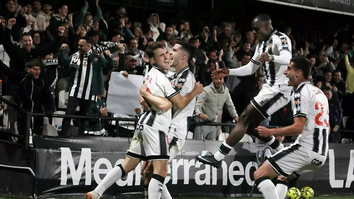 Resumen y Highlights del Castellón 2 - 0 Almería de la jornada 33 de la liga Hypermotion