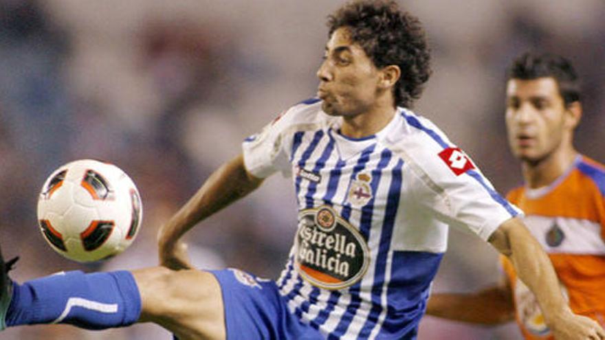 El centrocampista uruguayo del Deportivo de La Coruña, Jonathan Urretaviscaya &#039;Urreta&#039;