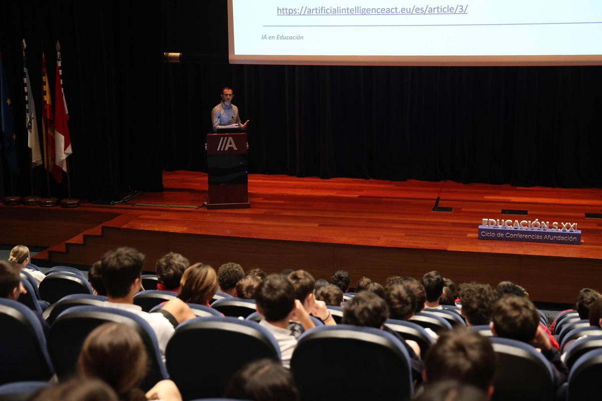 Un momento de la conferencia, ayer en Vigo.