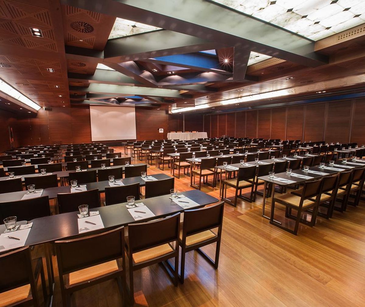 En Hotel Nelva hay un salón adecuado para cada estación del año.