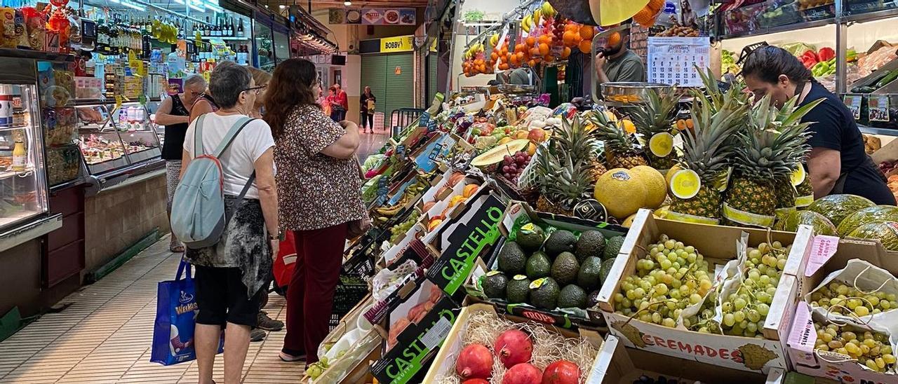 Ambient d'un matí al mercat de la Sagrada Família de Manresa