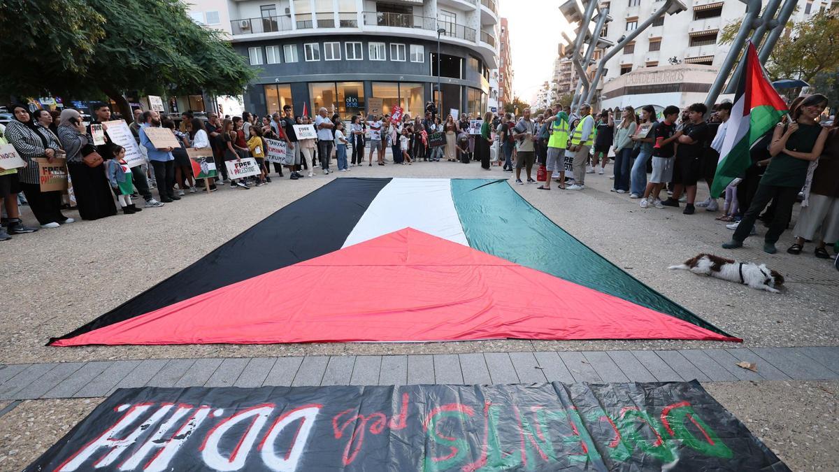Manifestación en Ibiza en solidaridad con el pueblo palestino.