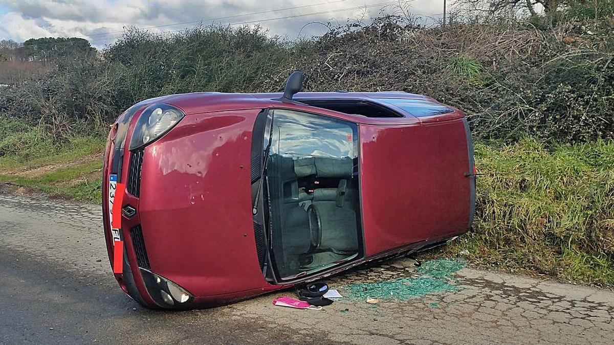 Un hombre resulta herido leve en una salida de vía en Santiso