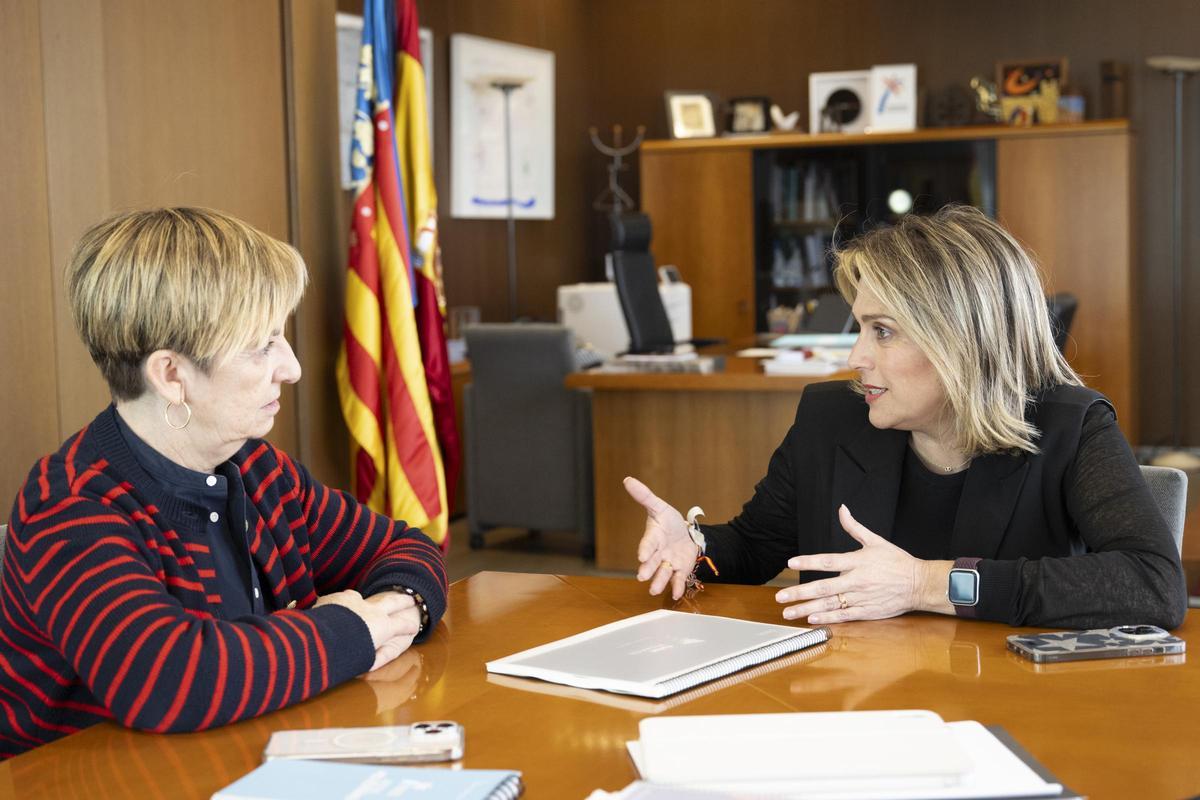 Reunión entre la consellera Marián Cano y la presidenta de la Diputación, Marta Barrachina.