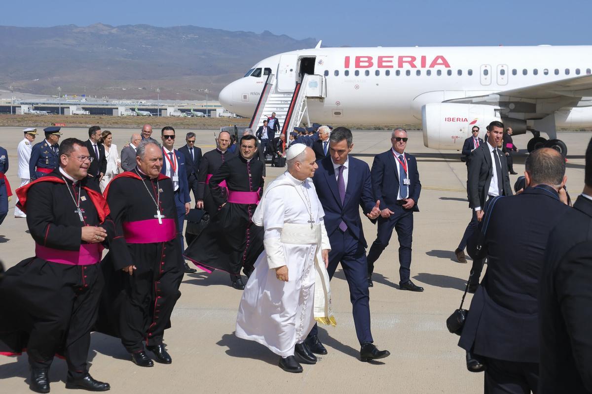 Visita del papa León XIX Llegada del papa al aeropuerto