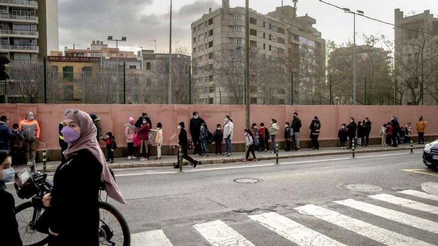 Las familias exigen tests gratuitos para los alumnos que estén contagiados