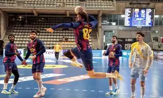 El Barça gana la 13ª Copa del Rey seguida con un destrozo al Bidasoa (17-37)