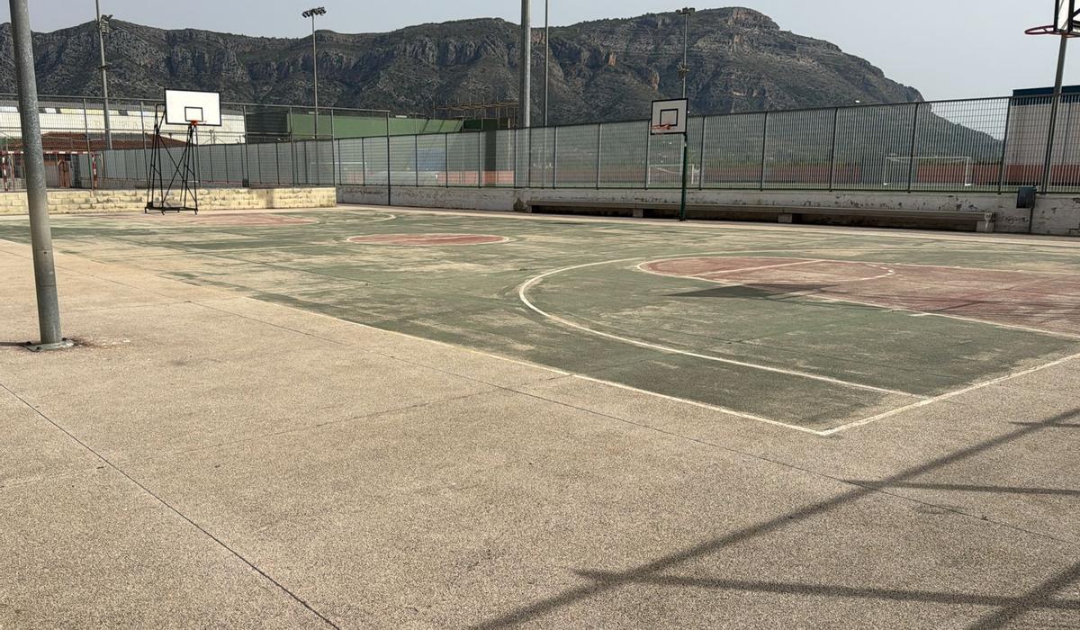 La pista polideportiva que será cubierta en Benifairó de la Valldigna