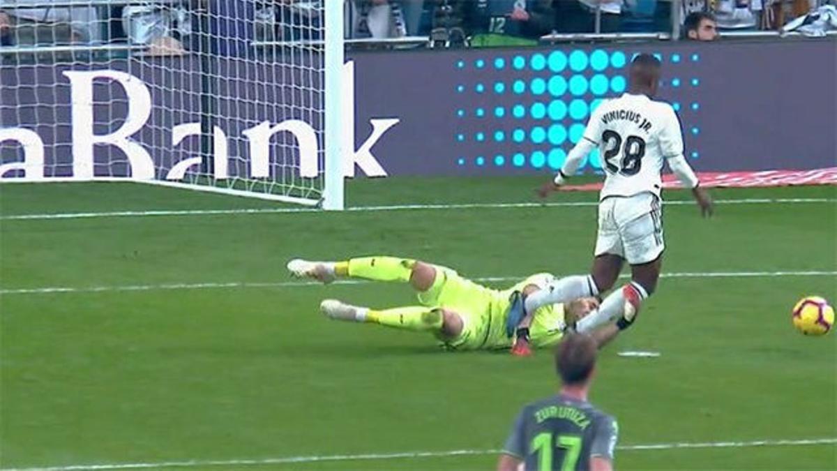 Esta vez sí: los madridistas se quejarán (y con razón) del VAR después del increíble penalti no pitado sobre Vinicius