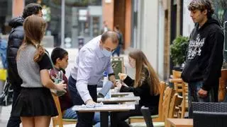 Le cobran 2,40 euros por un "mini café" en un centro de salud y alucina: "Qué vergüenza"