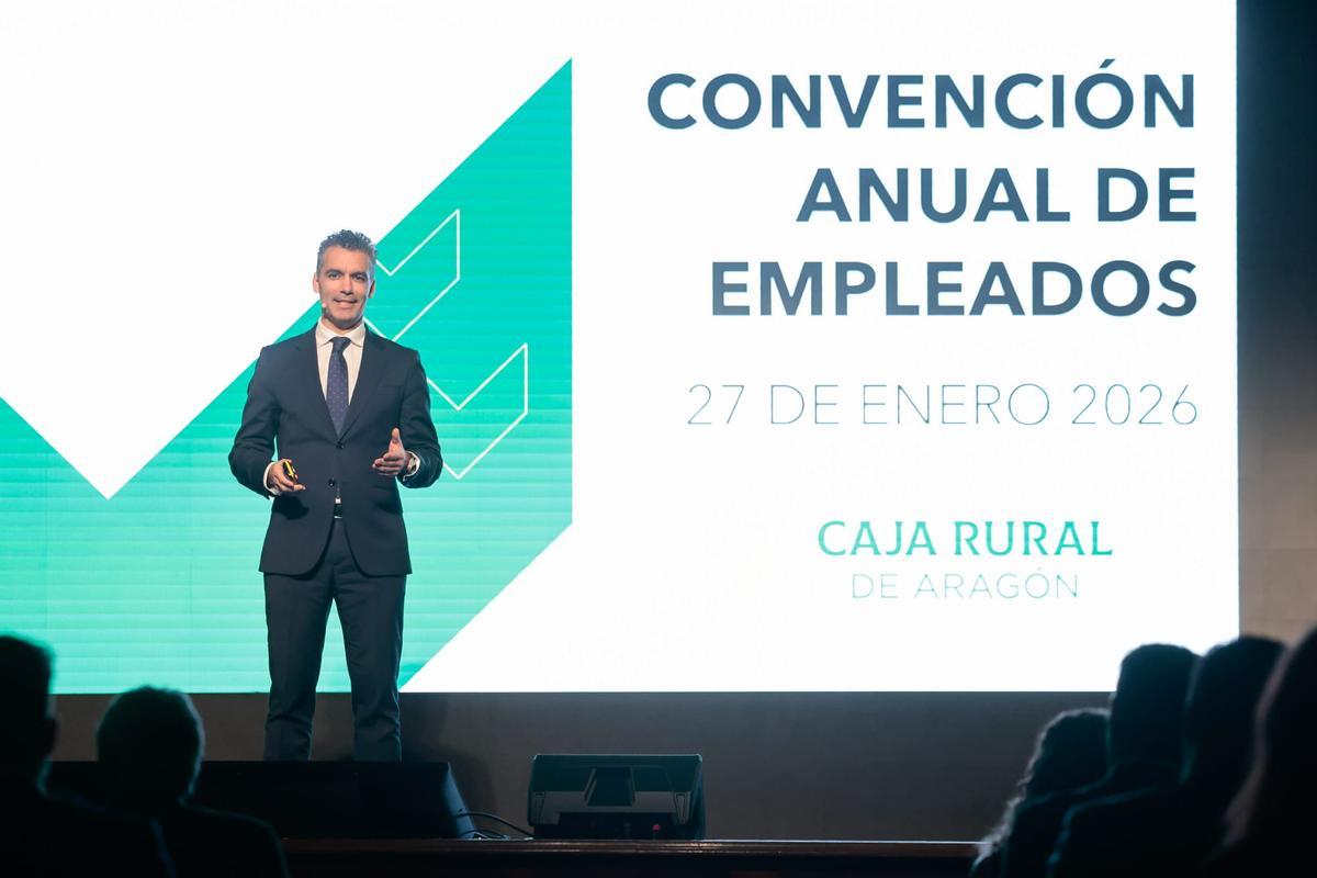 Luis Ignacio Lucas, director general de Caja Rural Aragón, durante la presentación de este martes.