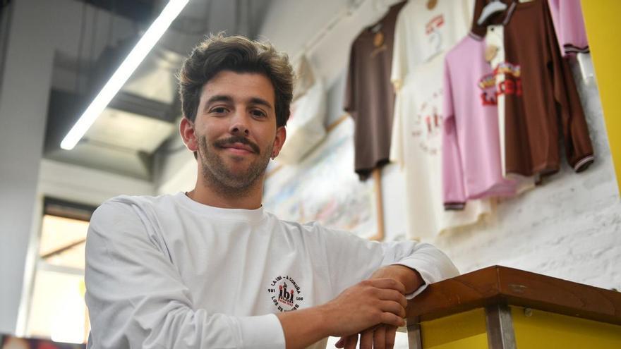 La heladería coruñesa La Ibi lanza una línea de ropa: "Nosotros quisimos hacer nuestras propias camisetas, que fueran cómodas y de buena calidad"