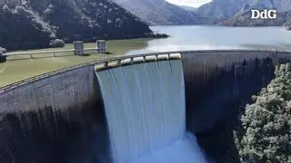 El pantà de Susqueda supera la seva capacitat i sobreïx després de la llevantada Regina