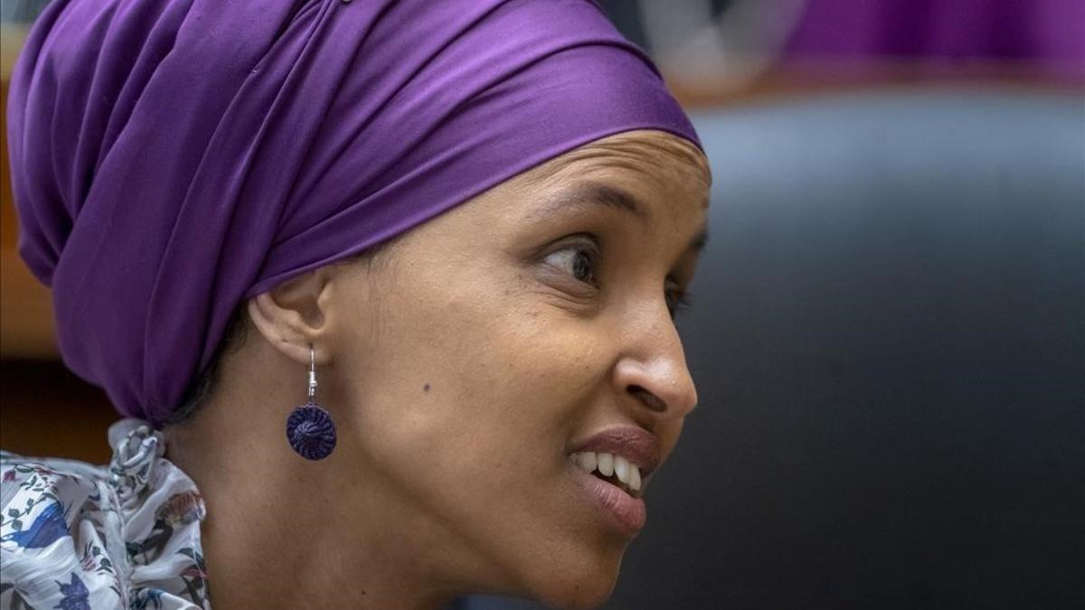 La congresista demócrata Ilhan Omar, cuestionada por sus declaraciones que cuestionan el apoyo incondicional a Israel.