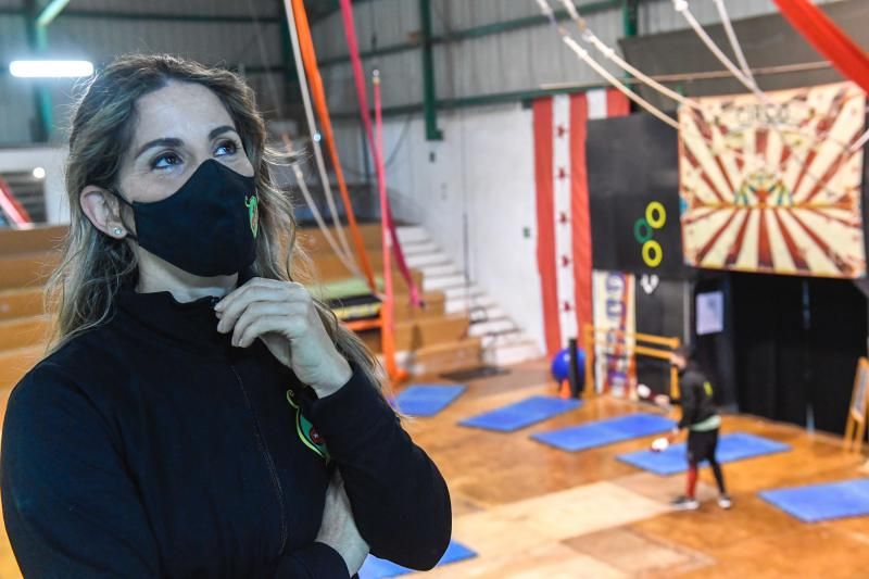 La escuela de circo malabares San Borondón cumple quince años