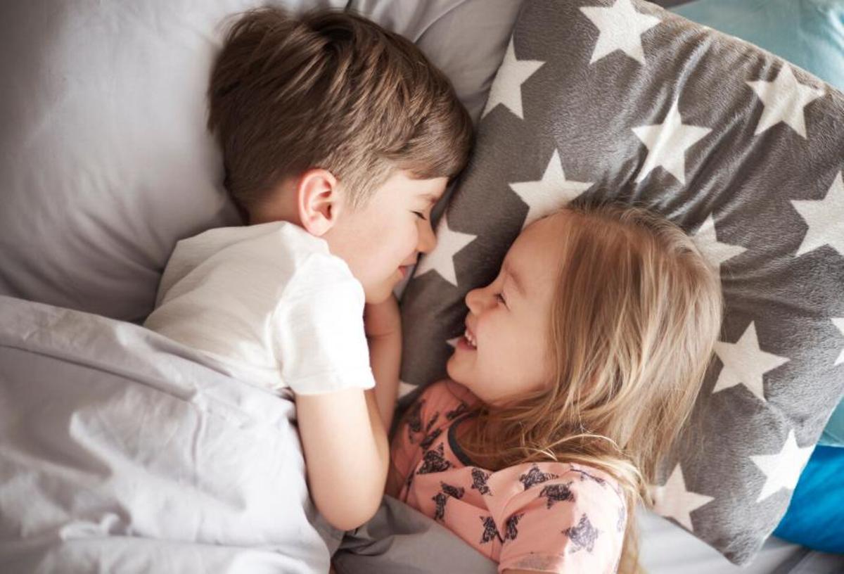 Vol dormir amb la seva amiga?