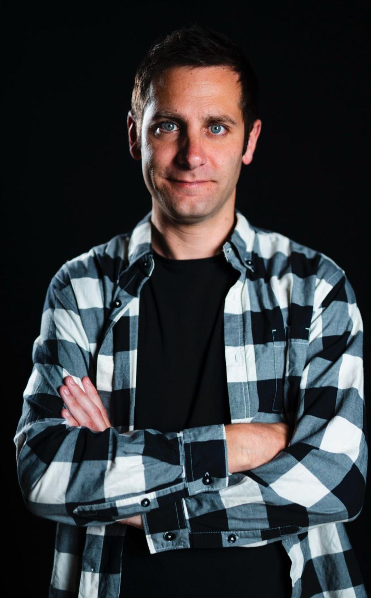 Joan Calvet, cantant, guitarrista i compositor, és el fundador del grup Guillola.