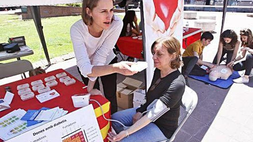 Una de les taules informatives, a la plaça Miquel Santaló.