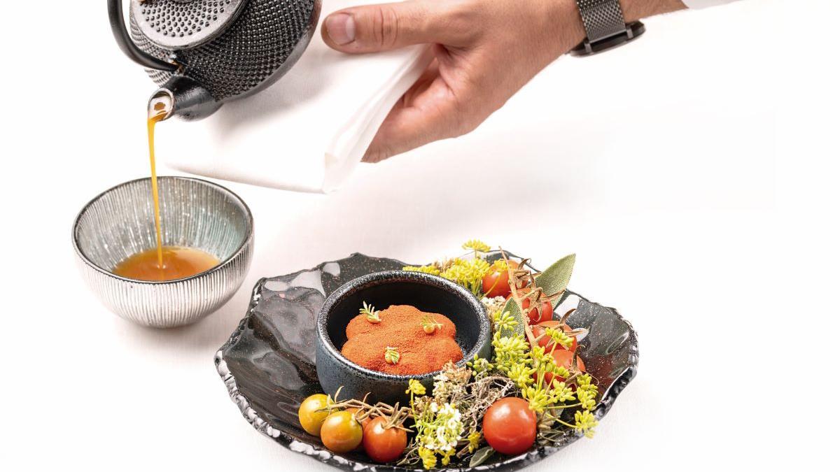 Aperitivo ‘Tomates canarios aliñados al más puro estilo Donaire’.