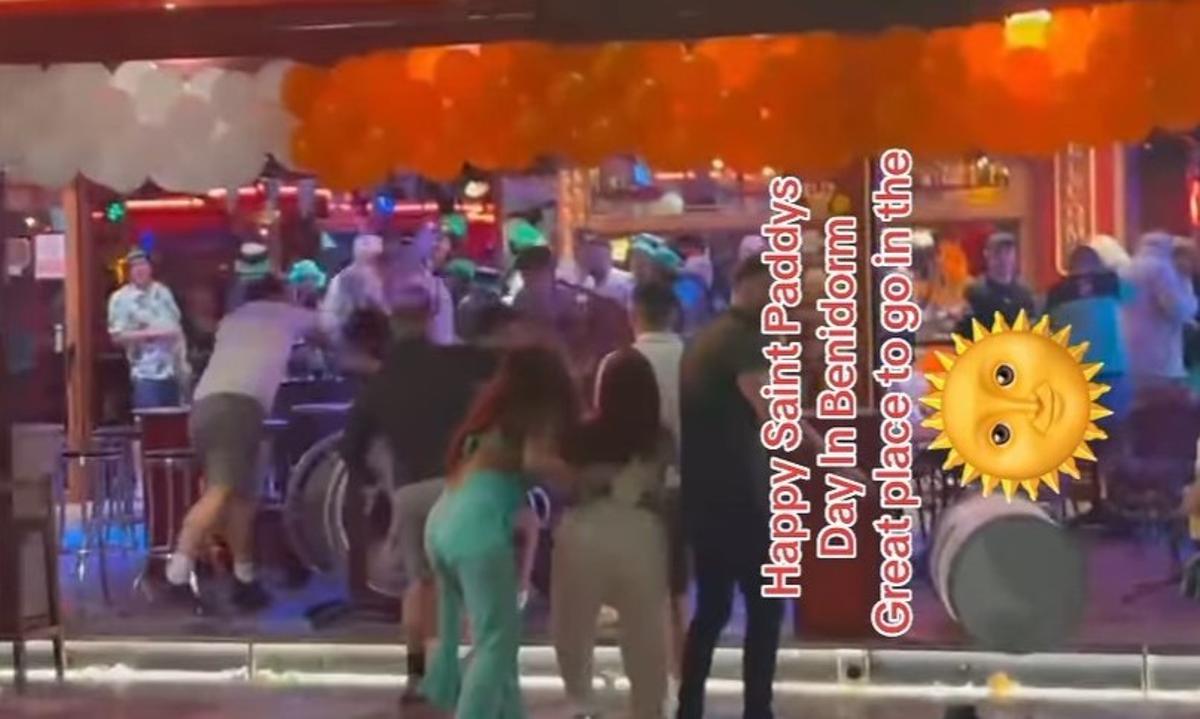 Una imagen de la batalla campal en el pub The Temple en Benidorm.