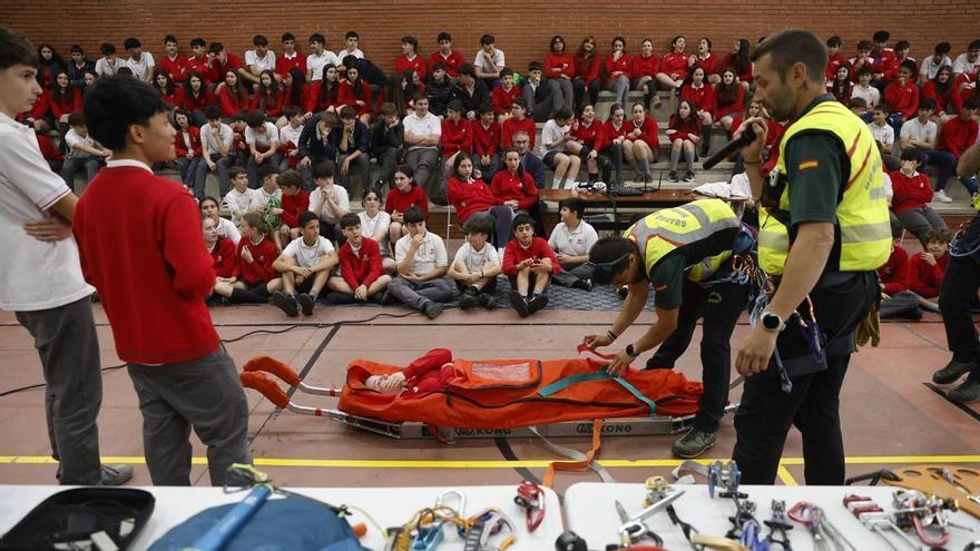 Primeros auxilios para salvar vidas: formación práctica en el colegio Salesianos Santo Ángel de Avilés y conocimientos "imprescindibles para saber cómo actuar en situaciones de emergencia"