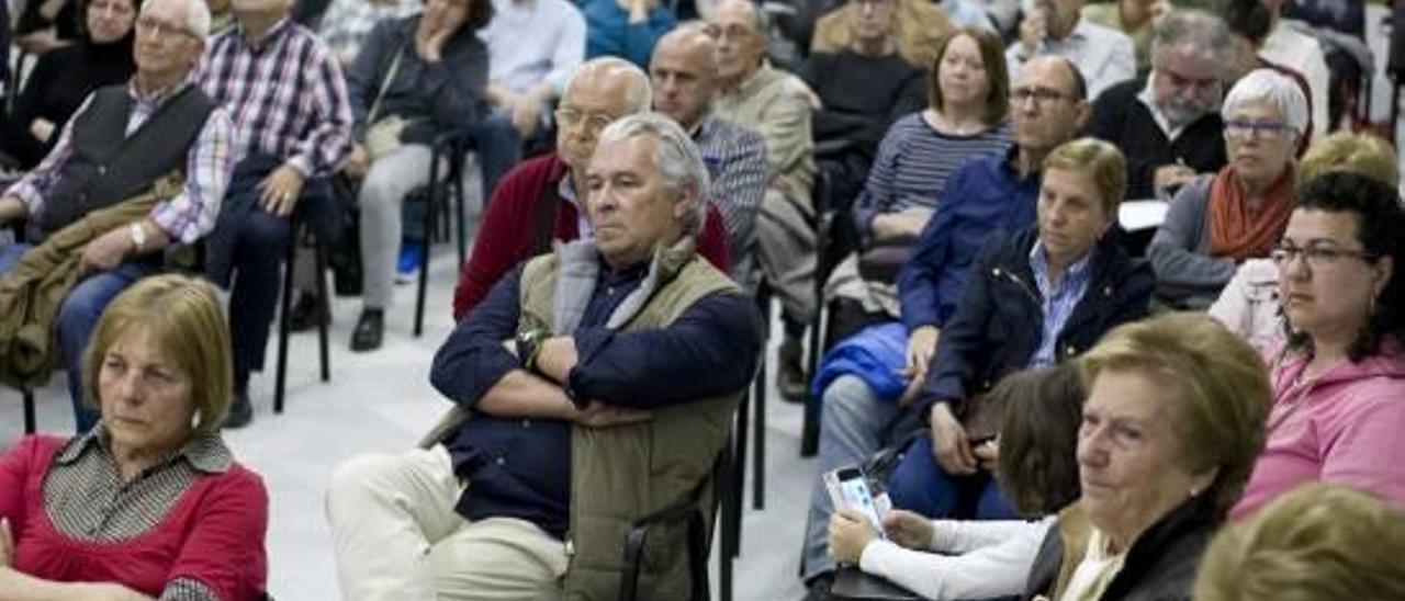 La asamblea de ayer reunió a más de un centenar de personas.