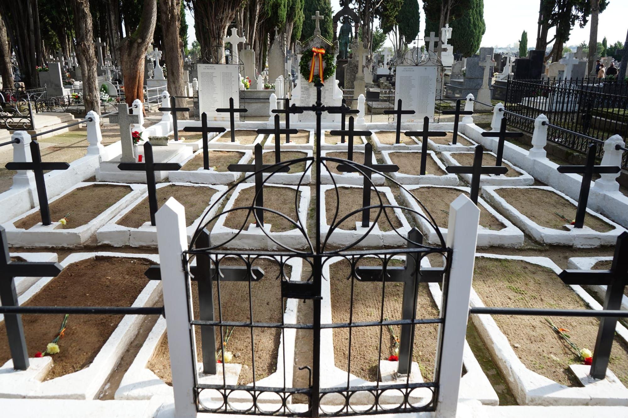 GALERÍA | El homenaje a las Fuerzas Armadas en el cementerio de Zamora, en imágenes