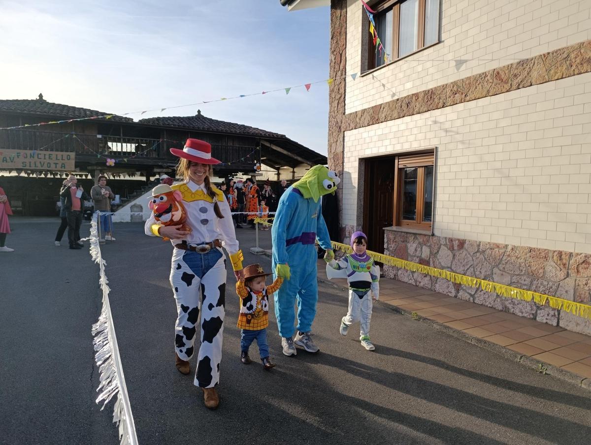 Fonciello y Silvota Pueblo, en Llanera, celebran su "Antroxu"